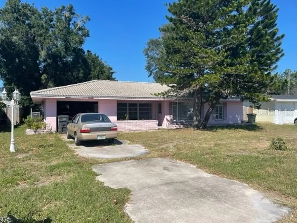 4921 48th Avenue N St Petersburg FL 33709