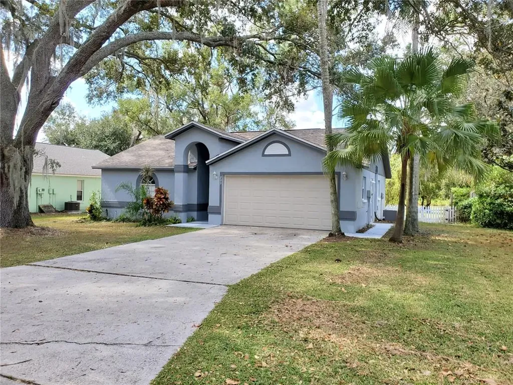 203 Sugar Creek Drive Plant City FL 33563