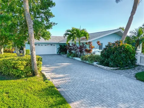 601 79th Circle S St Petersburg FL 33707
