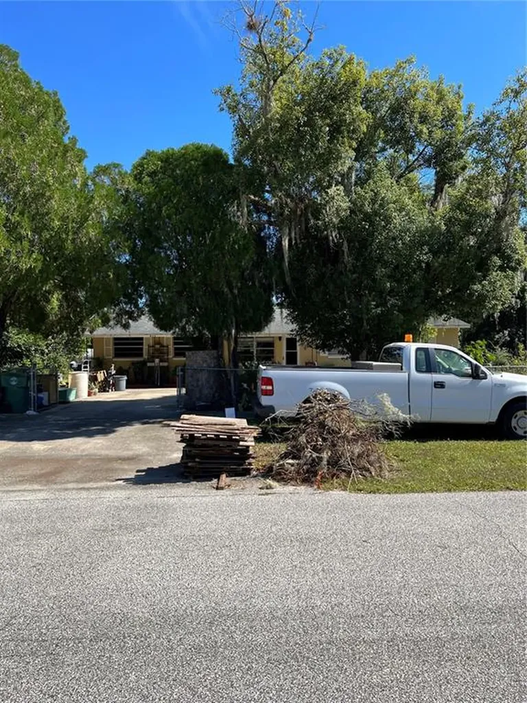 833 S High Street Deland FL 32720
