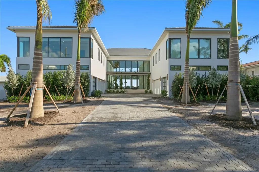1761 Brightwaters Boulevard NE St Petersburg FL 33704