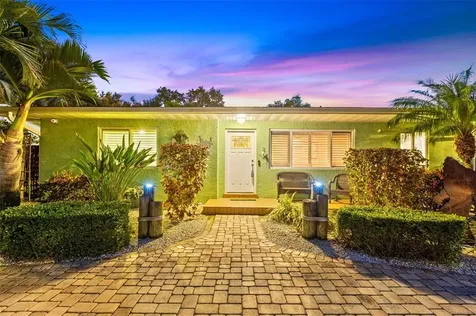 830 40th Avenue NE St Petersburg FL 33703