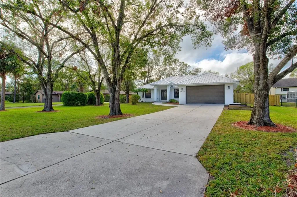 6420 Tanager Street Sarasota FL 34241