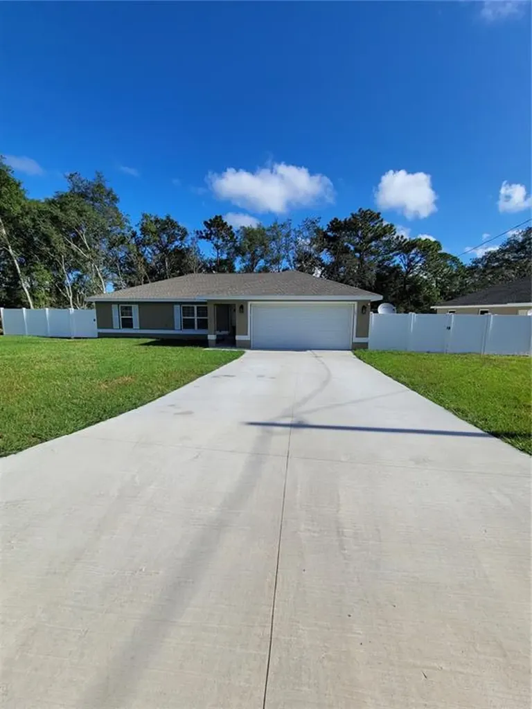 13 Malauka Radial Circle Ocklawaha FL 32179