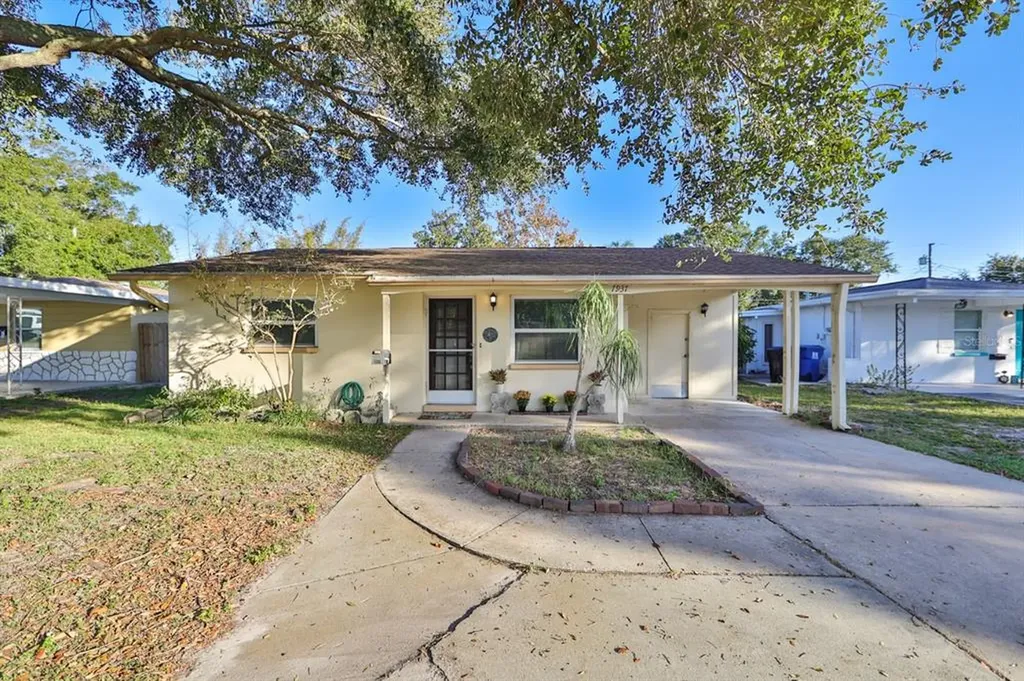 7937 25th Avenue N St Petersburg FL 33710