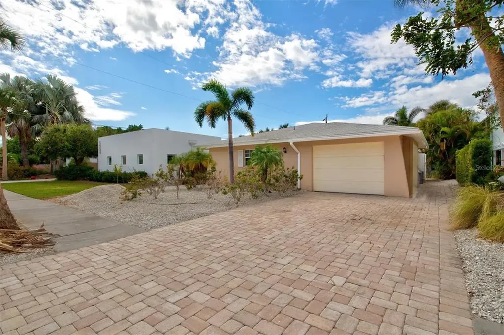 5520 Avenida Del Mare Sarasota FL 34242
