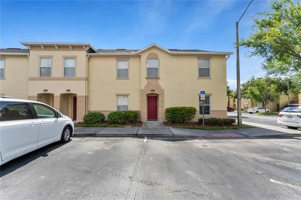 2823 Club Cortile Circle Kissimmee FL 34746