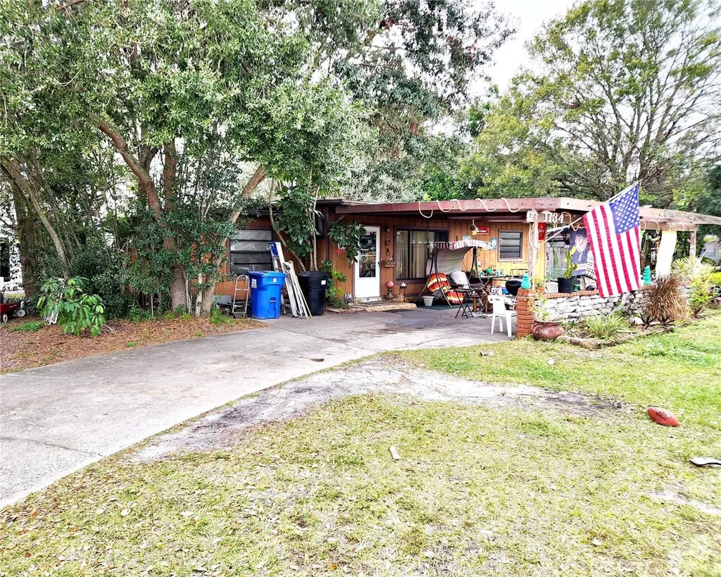 1134 Meadowlawn Drive N St Petersburg FL 33702