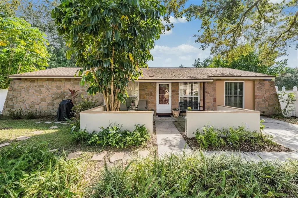 8204 Hornwood Place Tampa FL 33615