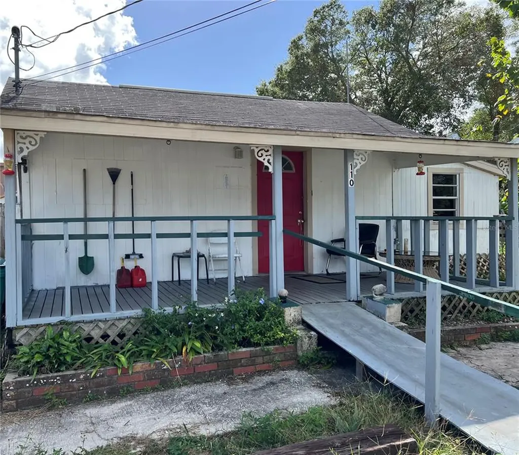 110 Old Daytona Road Deland FL 32724