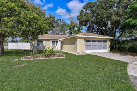 7095 Crosslake Circle N St Petersburg FL 33709