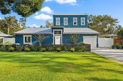 1528 Manor Way S St Petersburg FL 33705