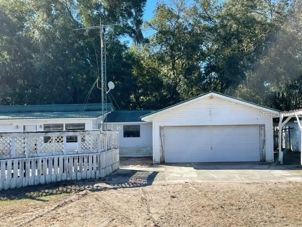 17946 SE 95th Street Road Ocklawaha FL 32179