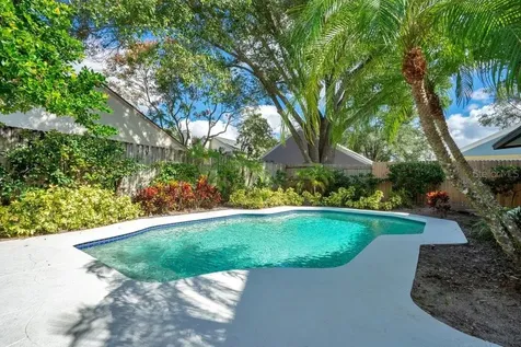 1102 Whispering Winds Court Apopka FL 32703
