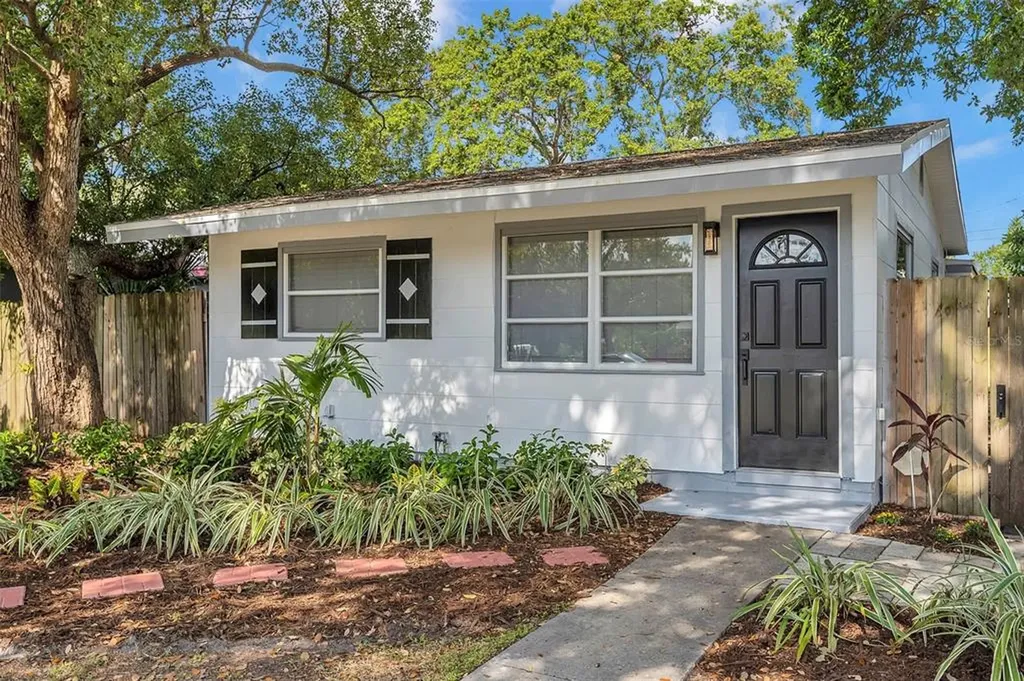 2887 24th Avenue N St Petersburg FL 33713
