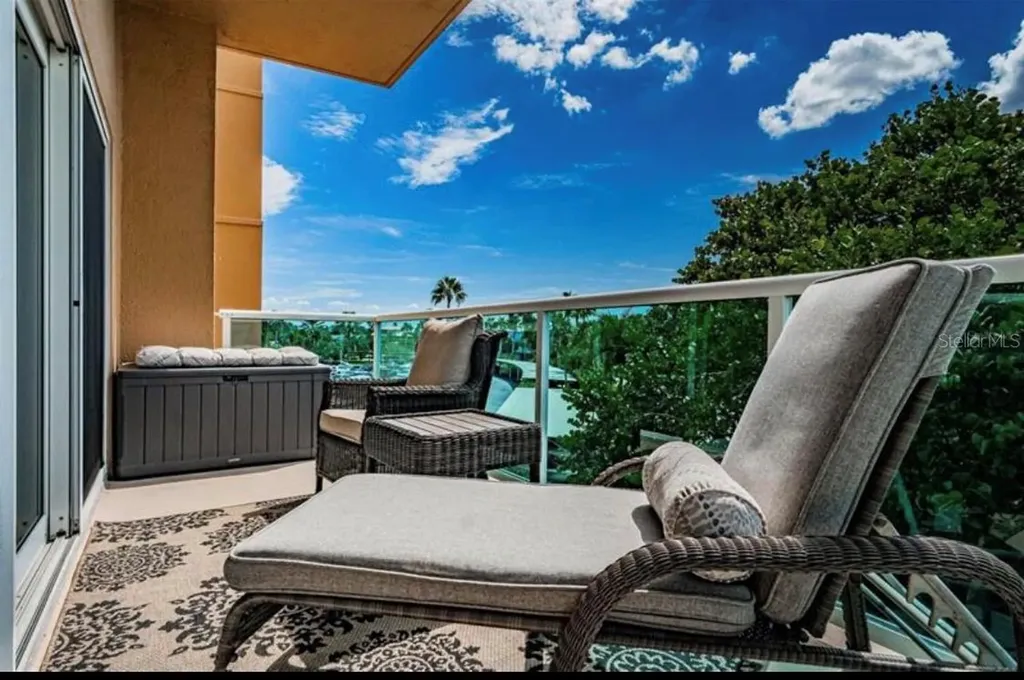880 Mandalay Avenue Clearwater FL 33767