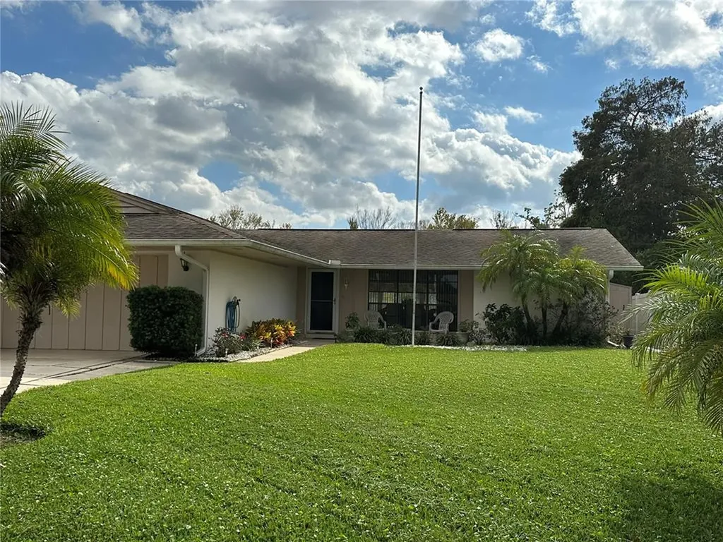 13204 Country Club Drive Tavares FL 32778