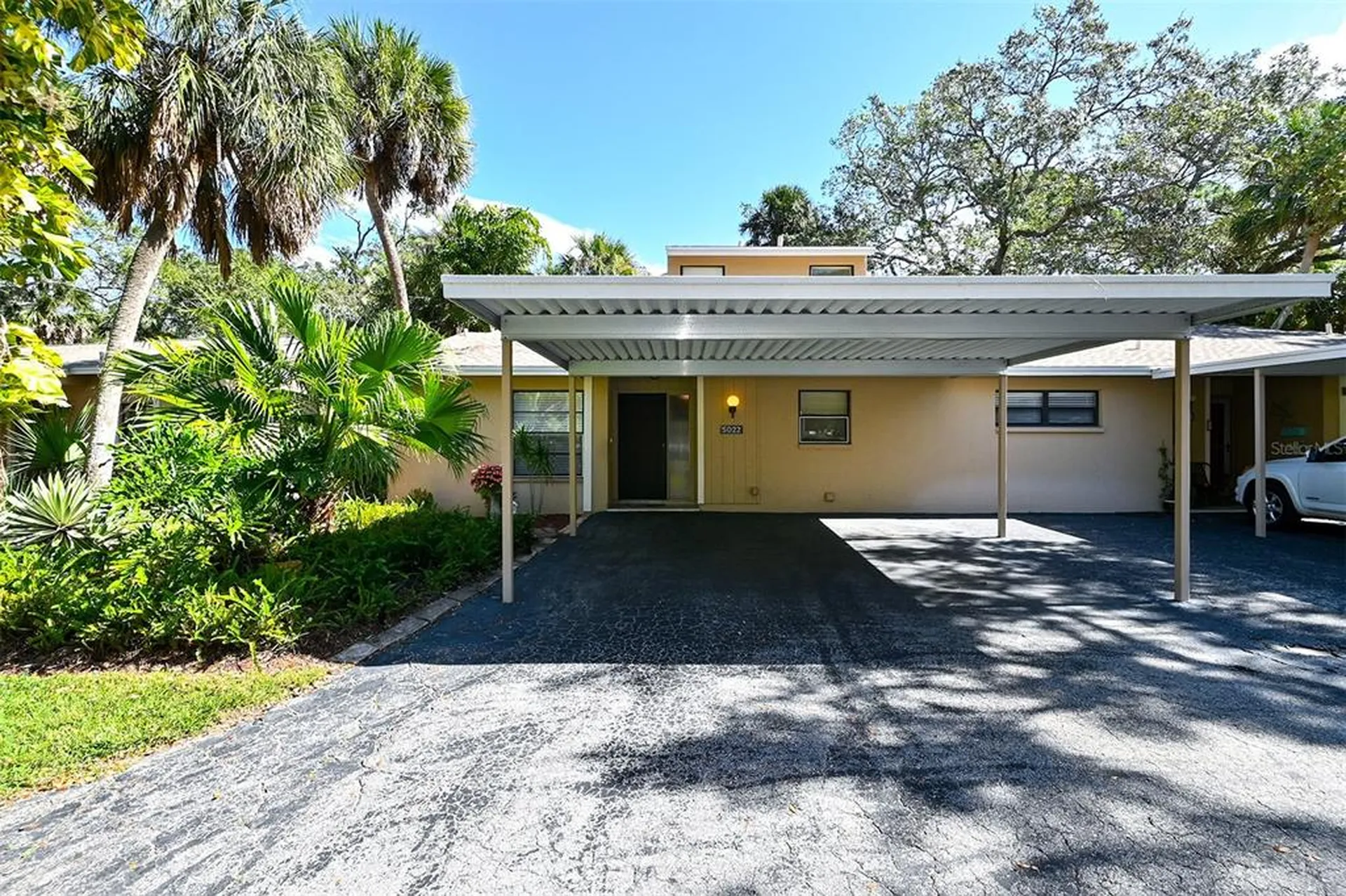 5022 Village Gardens Drive Sarasota FL 34234
