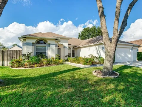 1406 W River Court Valrico FL 33596