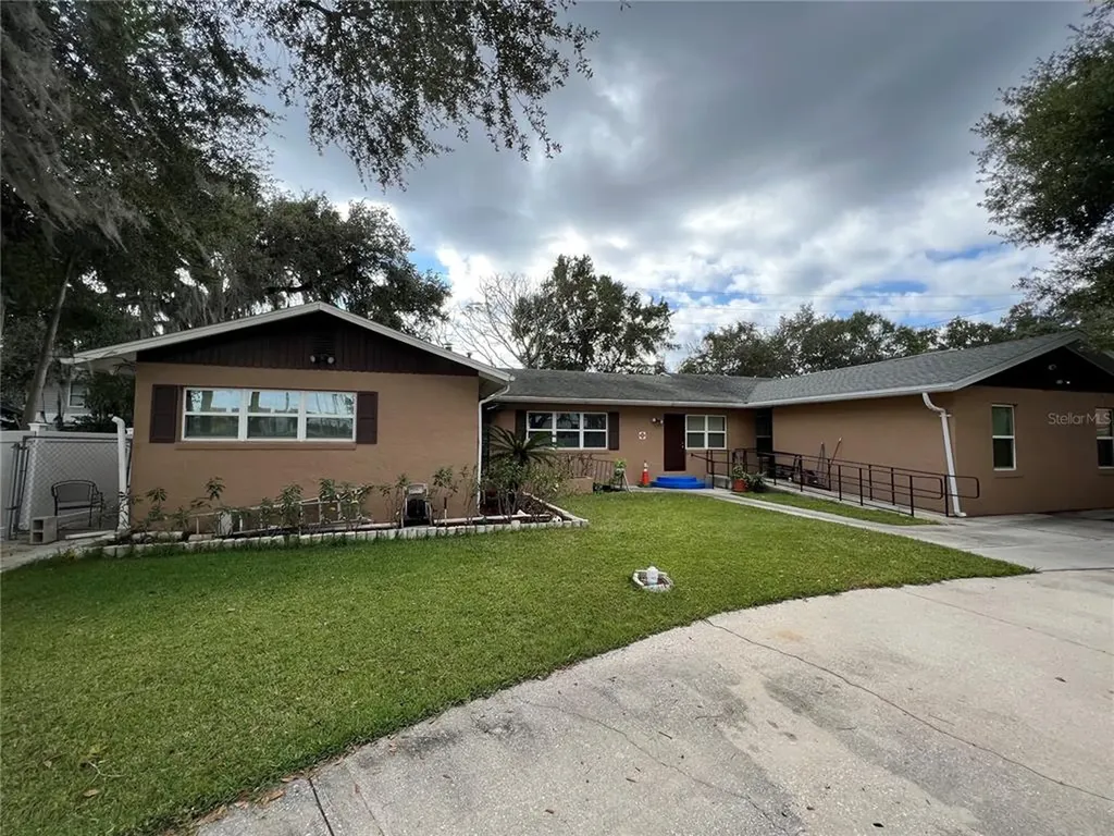 201 Rosefield Avenue Leesburg FL 34748