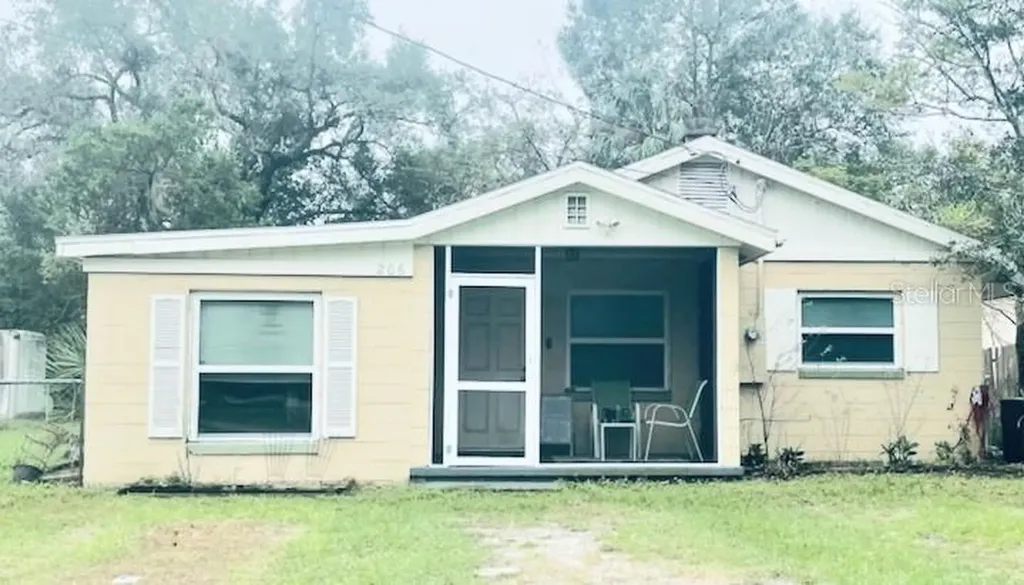 206 W Chelsea Street Deland FL 32720