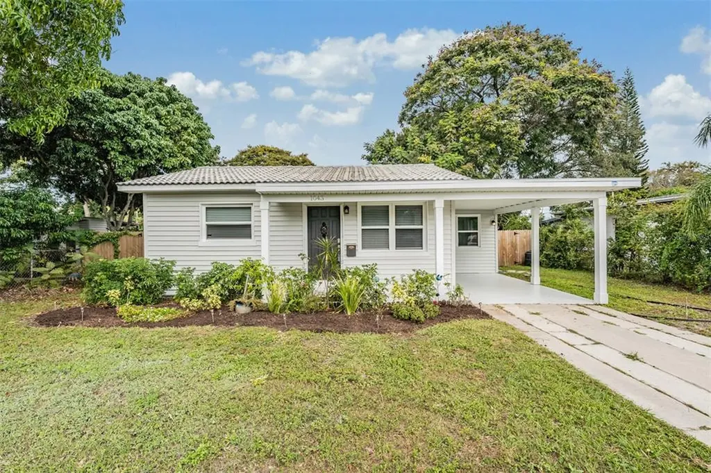 1043 59th Avenue N St Petersburg FL 33703