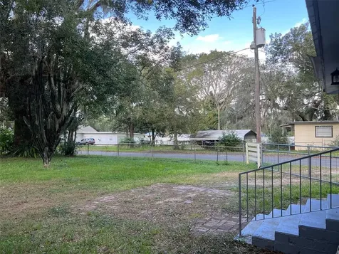 14313 14th Street Dade City FL 33523