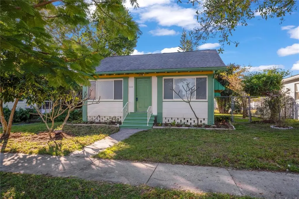 1224 35th Avenue N St Petersburg FL 33704