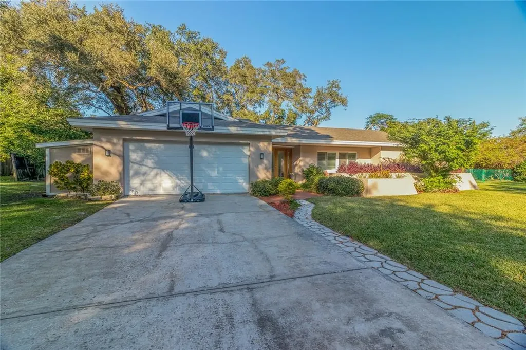 2050 Kingston Court Clearwater FL 33764