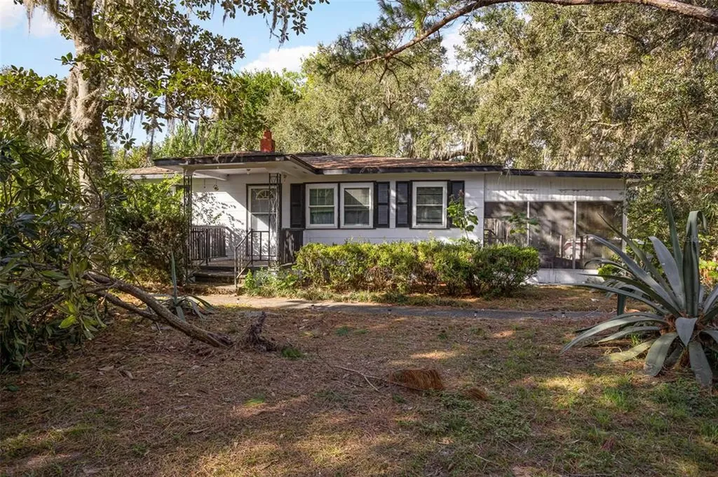 30821 Cherokee Avenue Leesburg FL 34748