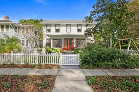 525 26th Avenue N St Petersburg FL 33704