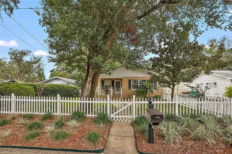 221 N Rhodes Street Mount Dora FL 32757