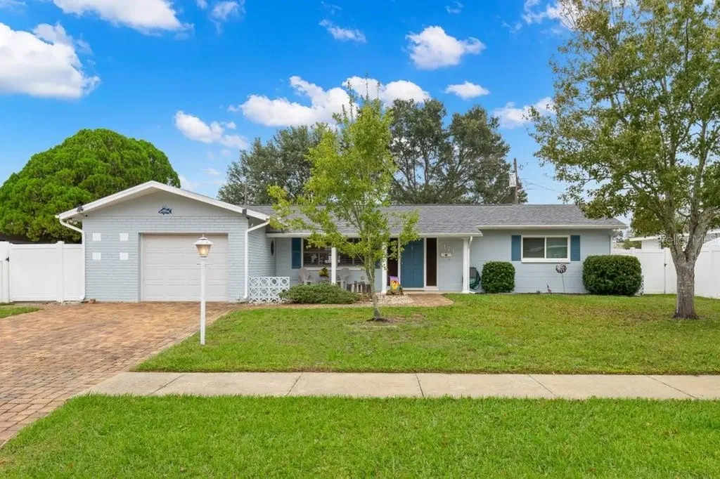 6121 29th Avenue N St Petersburg FL 33710