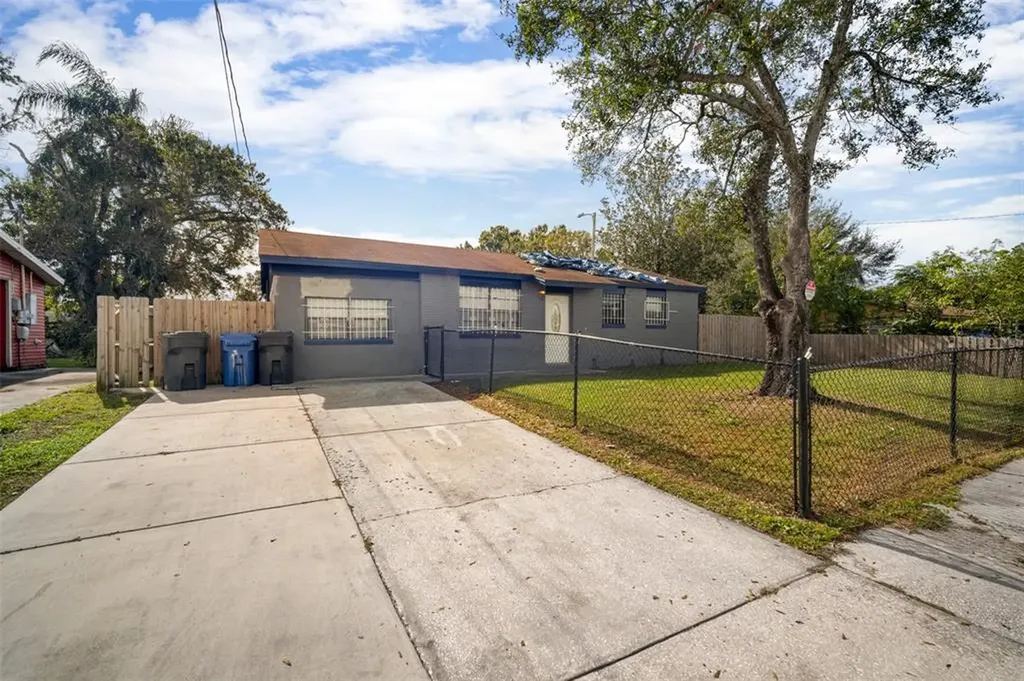8301 Allamanda Avenue Tampa FL 33619