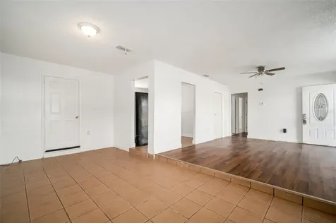 8301 Allamanda Avenue Tampa FL 33619