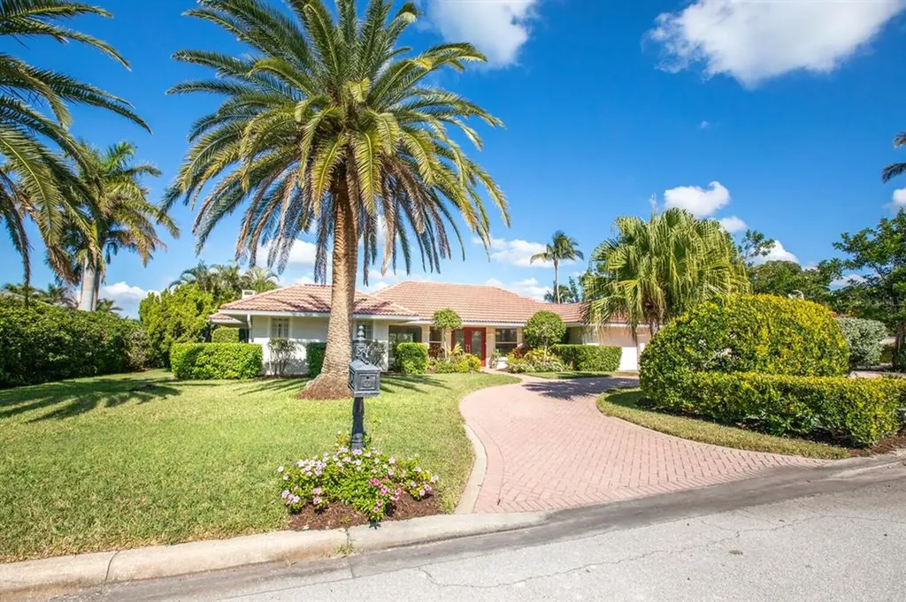 117 S Warbler Lane Sarasota FL 34236