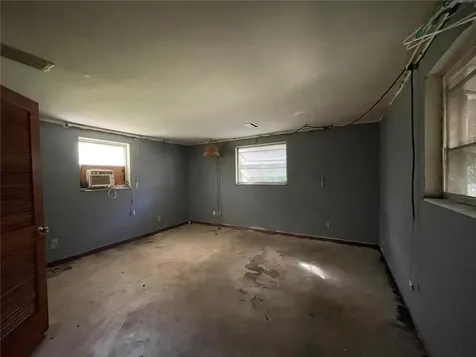 5168 Pacific Avenue Weeki Wachee FL 34607