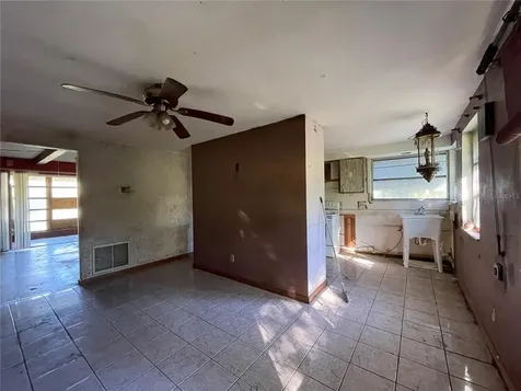 5168 Pacific Avenue Weeki Wachee FL 34607