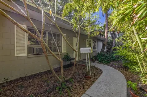 8140 25th Avenue N St Petersburg FL 33710