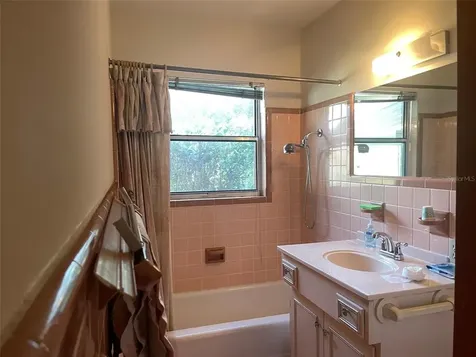 2411 NE 2nd Street Ocala FL 34470