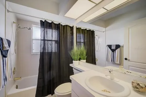 5815 Fairwoods Circle Sarasota FL 34243