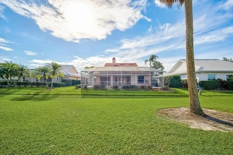 5815 Fairwoods Circle Sarasota FL 34243