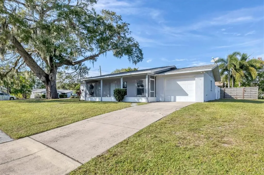 905 Danny Drive Sarasota FL 34243