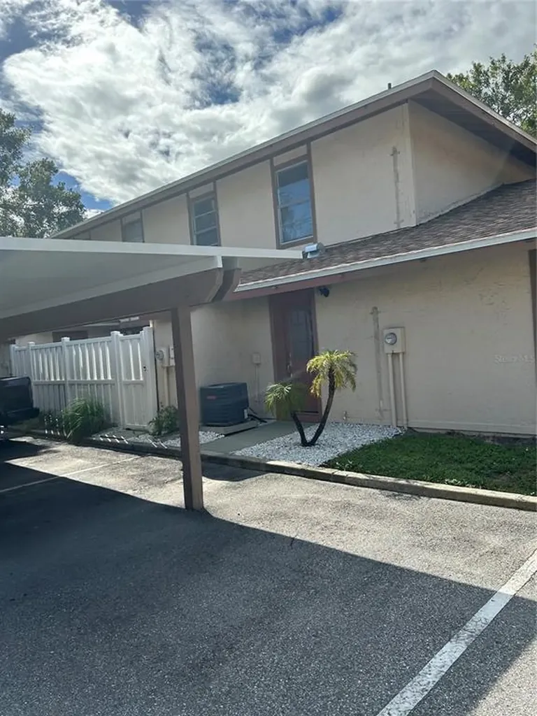 7014 Alturas Court Tampa FL 33634