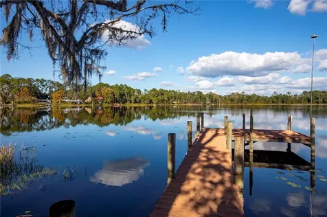 251 Riley Lake Drive Hawthorne FL 32640