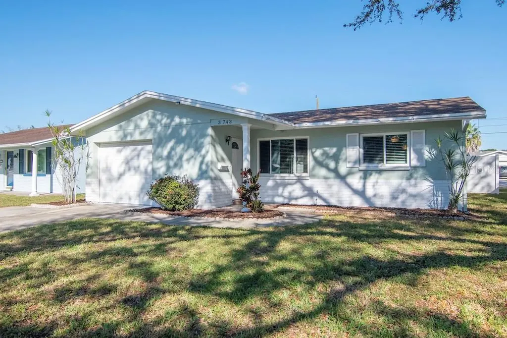 3743 15th Avenue N St Petersburg FL 33713
