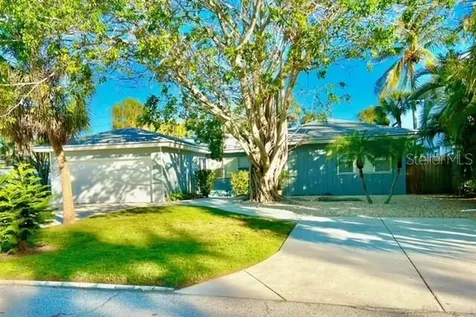 669 Avenida De Mayo Sarasota FL 34242