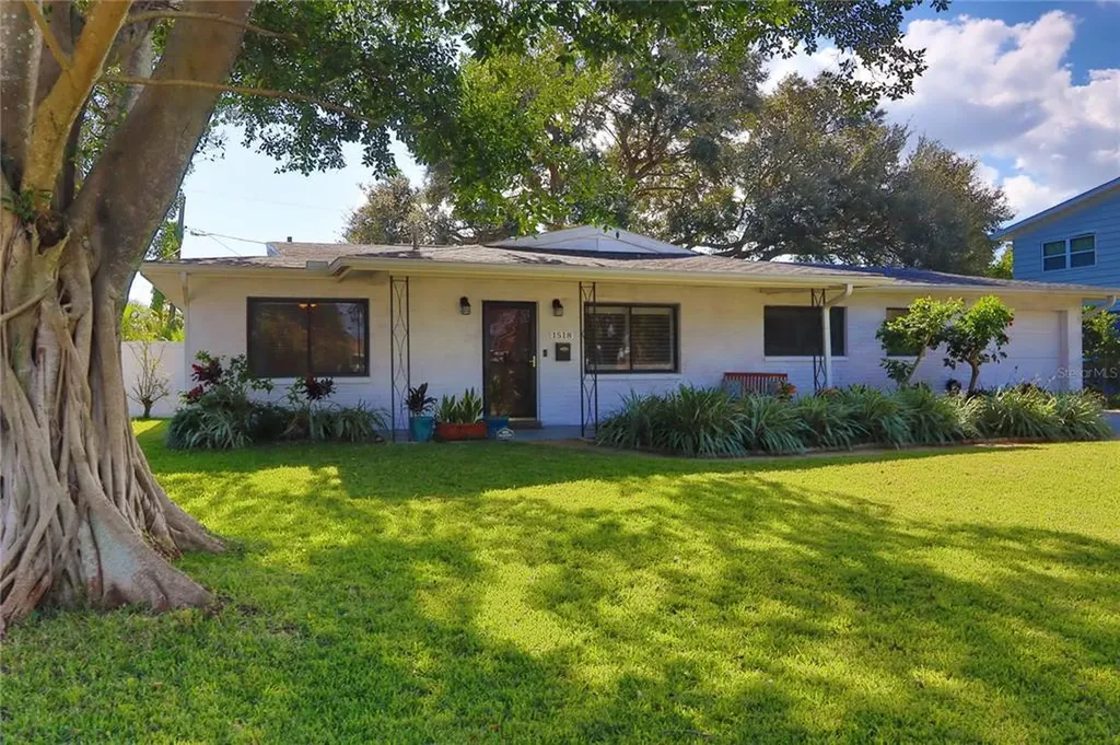 1518 84th Avenue N St Petersburg FL 33702