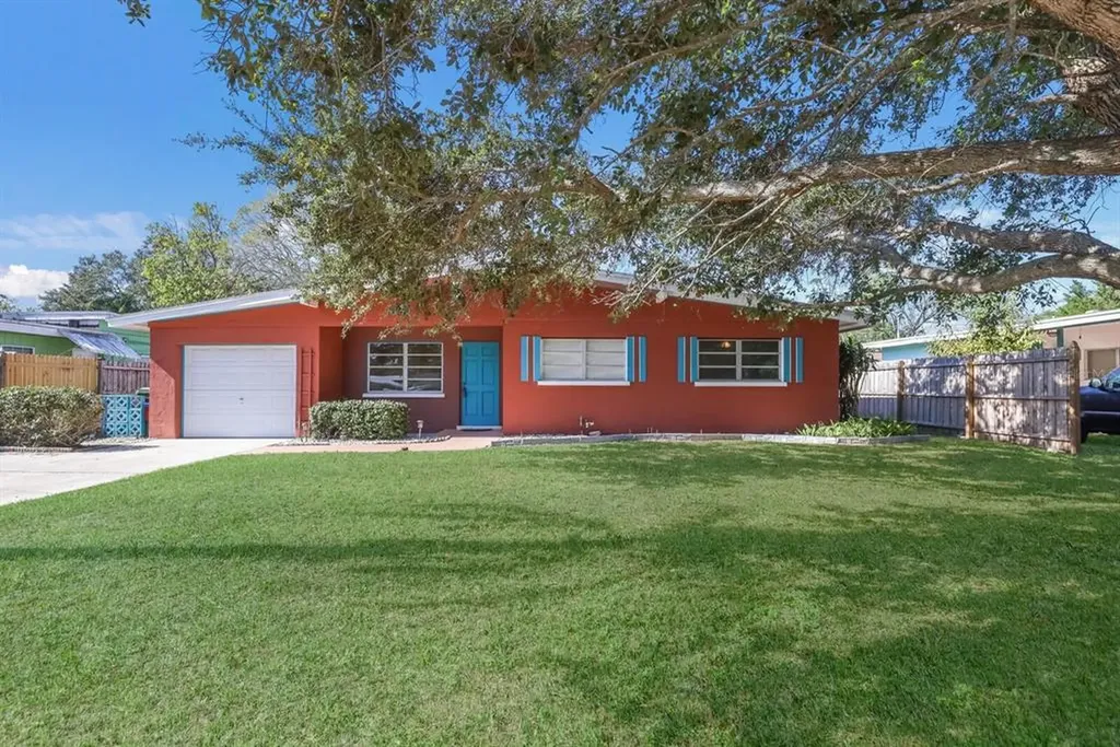 319 Crosby Court Sarasota FL 34237