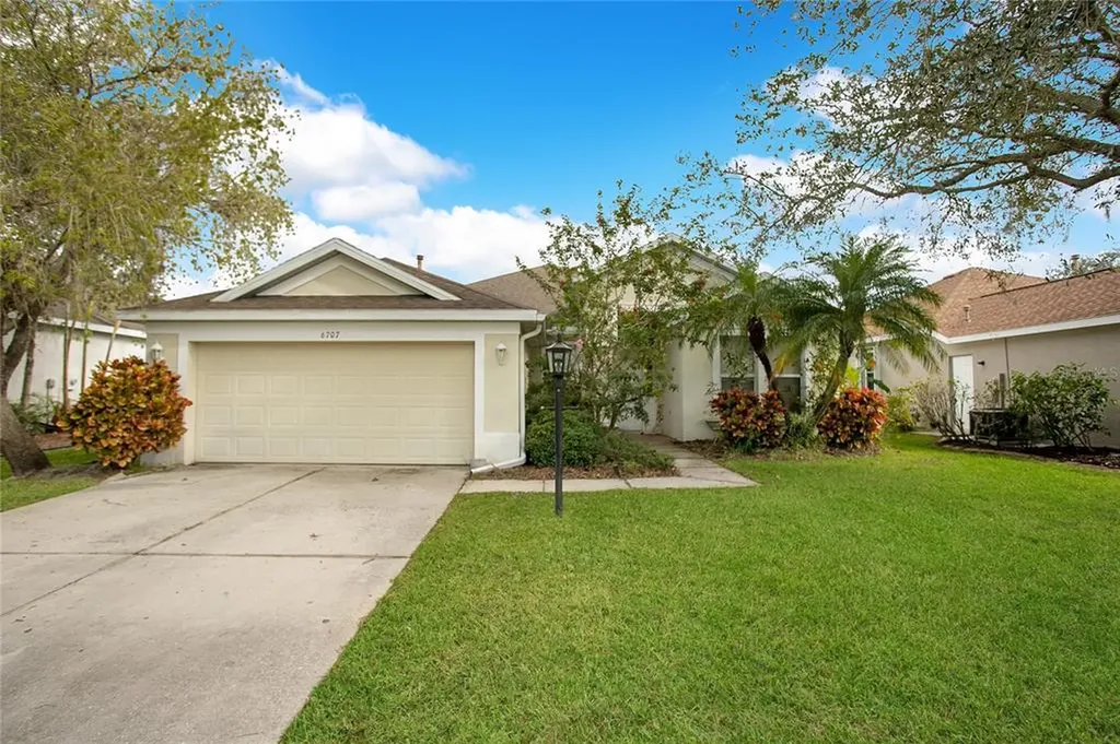 6707 Cheswick Street Sarasota FL 34243